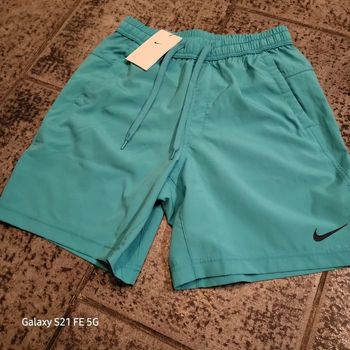 Short  nike taille XS  neuf avec étiquette