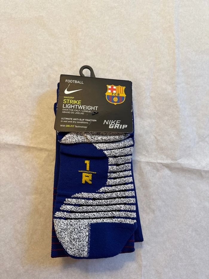 Short de foot Nike équipe FC Barcelone avec chaussettes taille 10/12 ans authentique neuf - photo numéro 13