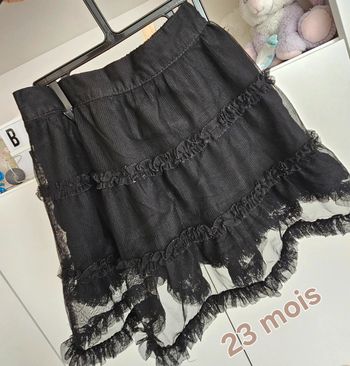 Jolie jupe noire – Taille 23 mois
