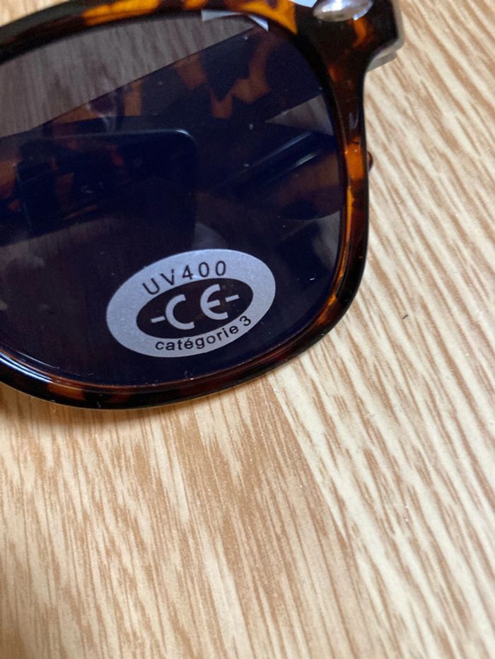 Lunettes de soleil - photo numéro 2