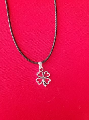 Collier cordon noir réglable trefle a quatres feuilles