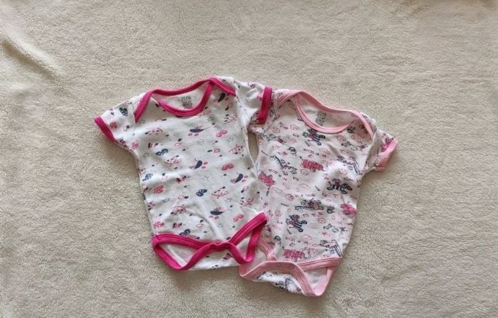 Lot de 2 bodies manches courtes