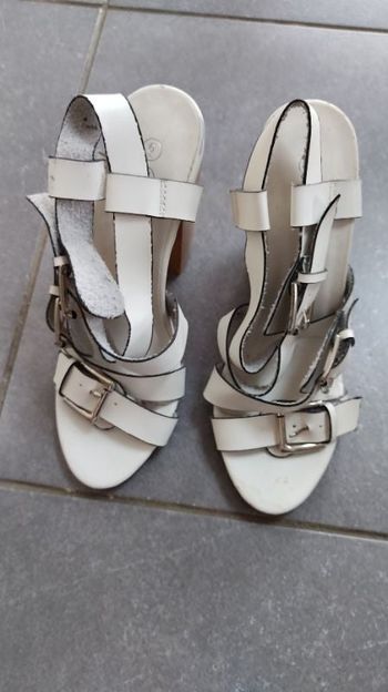 Chaussures à talon taille 37 blanches