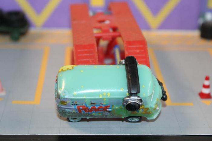 Dsiney Pixar cars Fillmore version fan - photo numéro 9