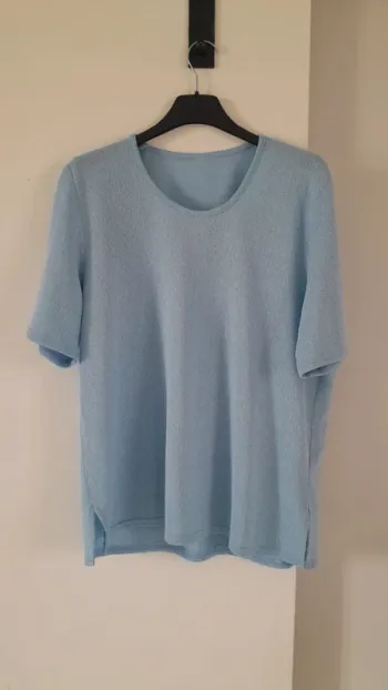 Petit top bleu clair T46