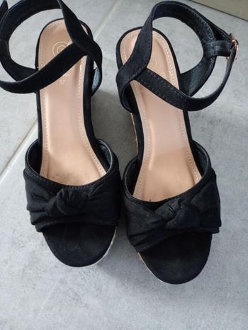 Sandales compensées noires boucles chevilles