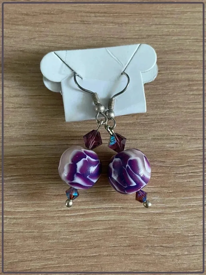 Boucles d’oreilles fleur violette