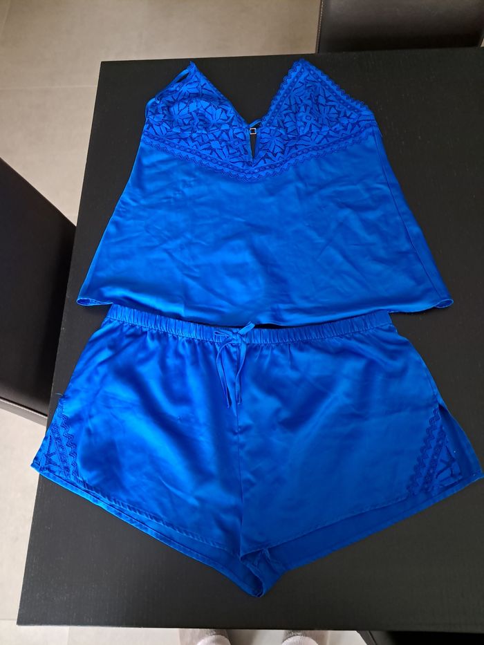 Valege bleu