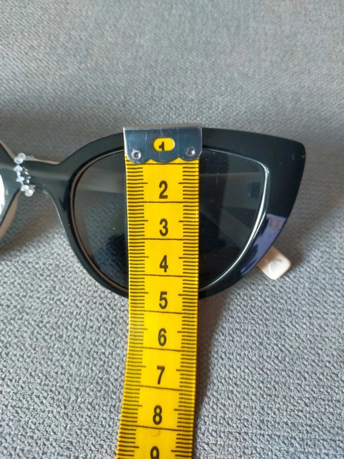 Lunettes de soleil noires et blanches – style œil de chat - photo numéro 8