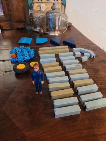 Vends lot pièces et figurine  construx vintage