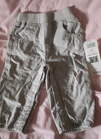 Pantalon tape a l oeil neuf 6 mois