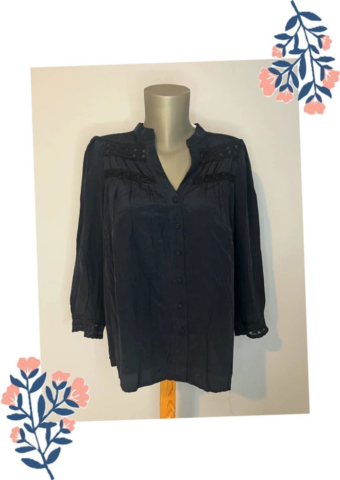 Chemise fluide bleu foncé avec dentelle – Majolica, Taille M