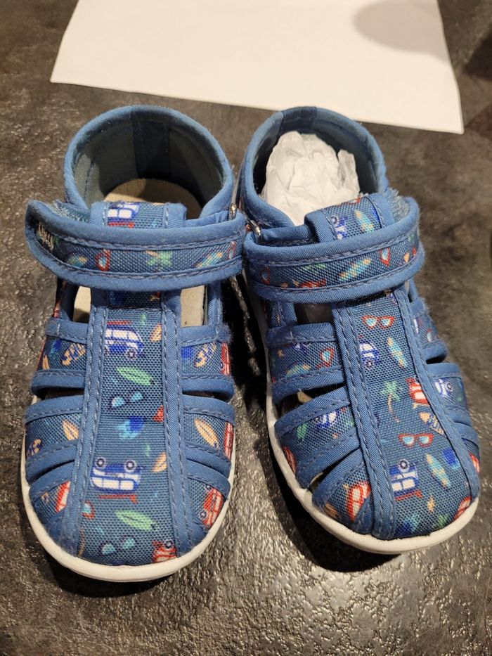 Chaussons chicco 23