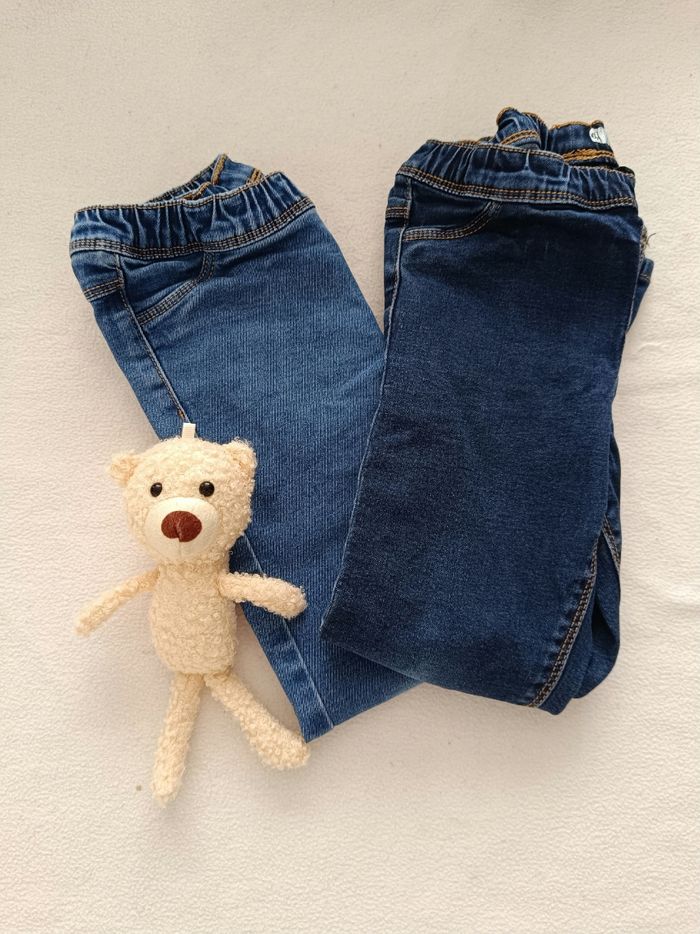 🌸 Deux jeans - Taille 6 ans 🌸