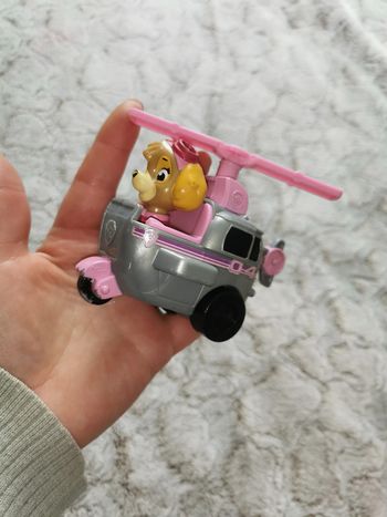 Figurine Pat Patrouille Stella dans l'hélicoptère