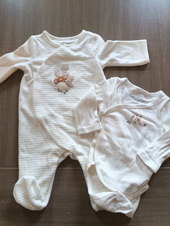 Ensemble pyjama et bodies de taille 3 mois