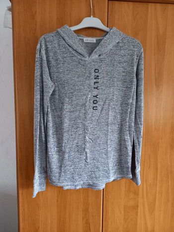 Teeshirt  fille ,(leger) a capuche ,taille 12/14ans