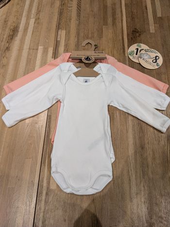 Lot de 3 bodies Petit Bateau manches longues fille en 18 mois neufs