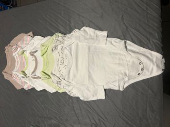 lot de 7 bodies 9 mois