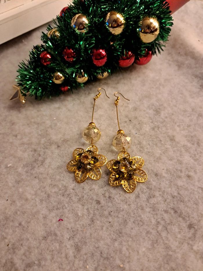 Boucles d'oreilles pendante avec strass vert kakie - photo numéro 10