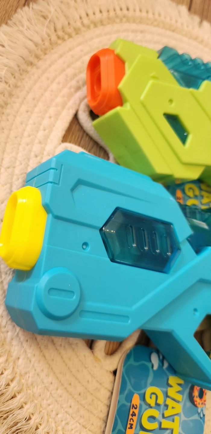 2 Pistolets à eau Vert et Bleu Neuf - photo numéro 2