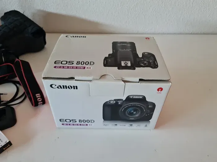 Appareil photo reflex Canon EOS 800D. - photo numéro 2