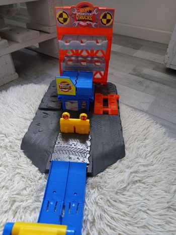 Monster trucks hotwheels