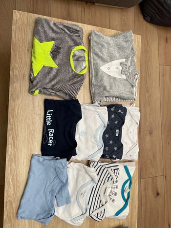 Lot pyjama / bodies 6 mois