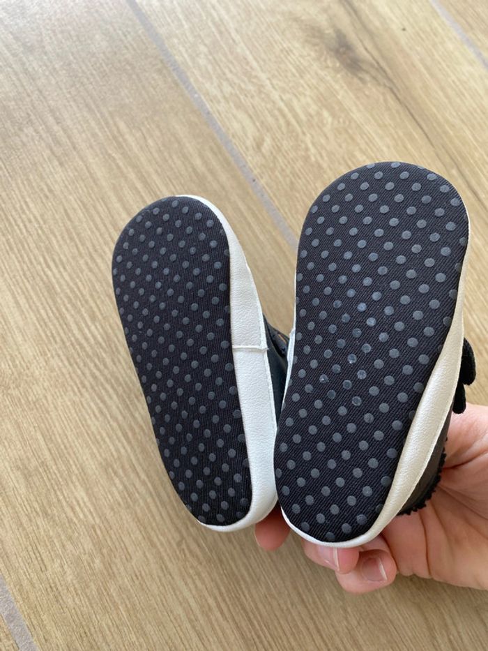 Chaussure chausson souple 6-12 mois - photo numéro 2