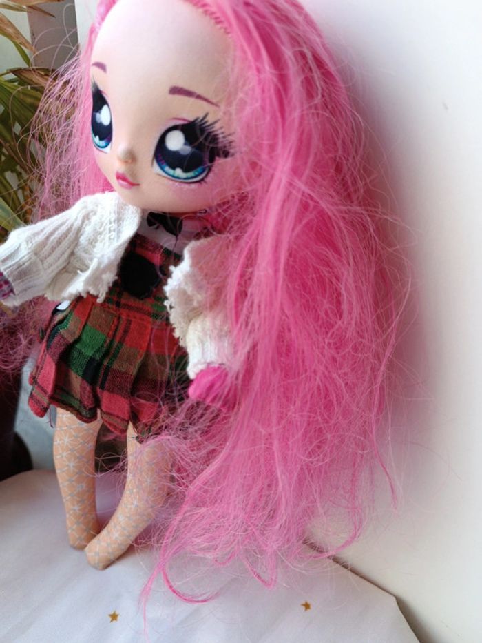 Na Na! surprise poupée doll cheveux hair rose pink fushia Flamant rose robe carreau écossaise - photo numéro 5