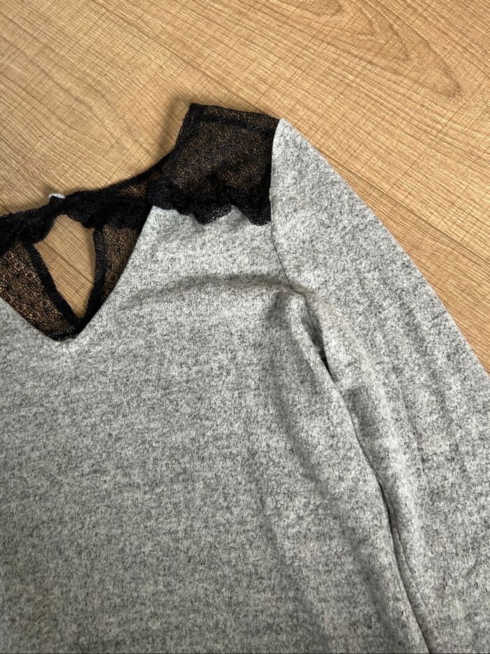 Pull gris et noir avec dentelle Naf Naf taille S excellent état - photo numéro 9