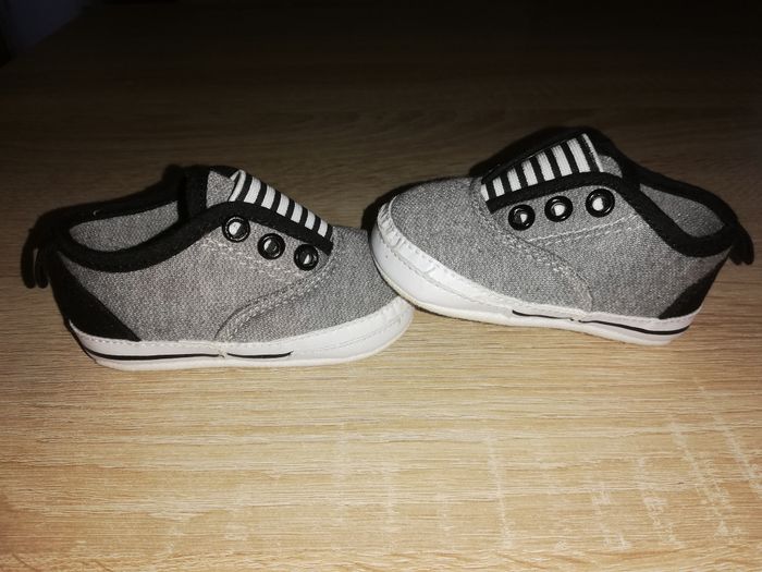 Lots de petite chaussures bébé