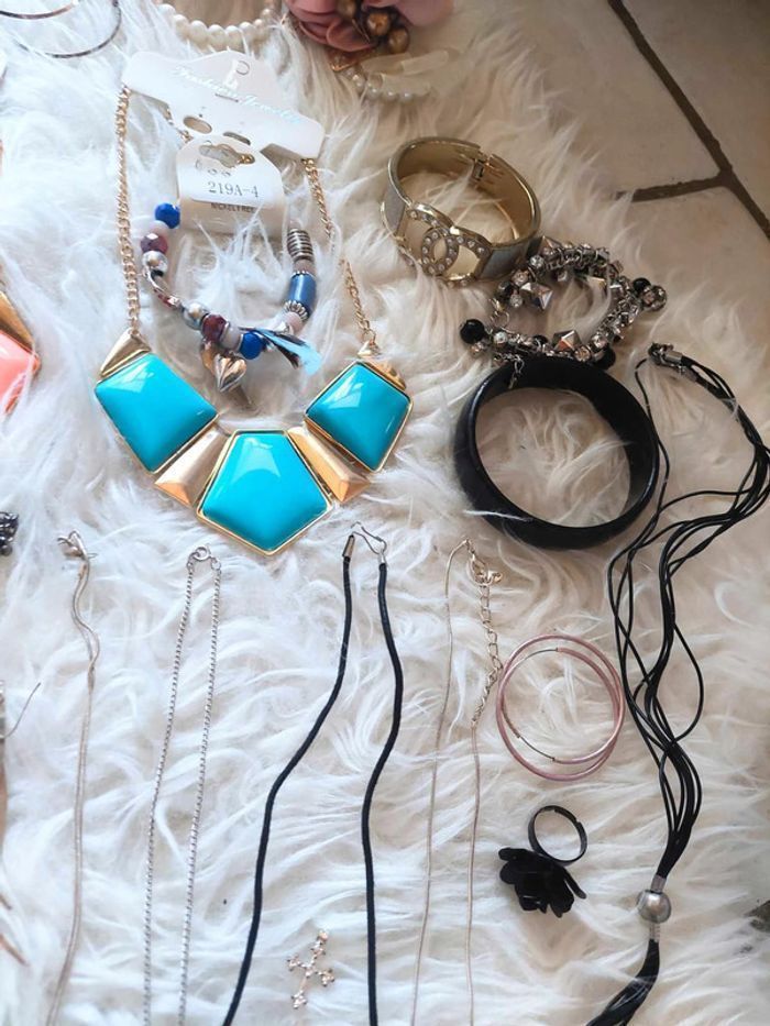 Gros lot bijoux + de 70 (boucles d'oreilles, bracelets, bagues, colliers) H&M Claire's Yves Rocher idéal lot revendeur 💍 - photo numéro 9