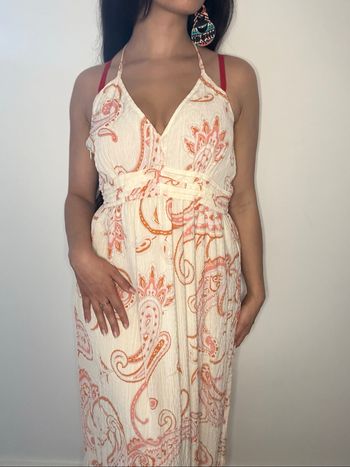 Robe bohème blanc cassé et motifs orangé et rosé