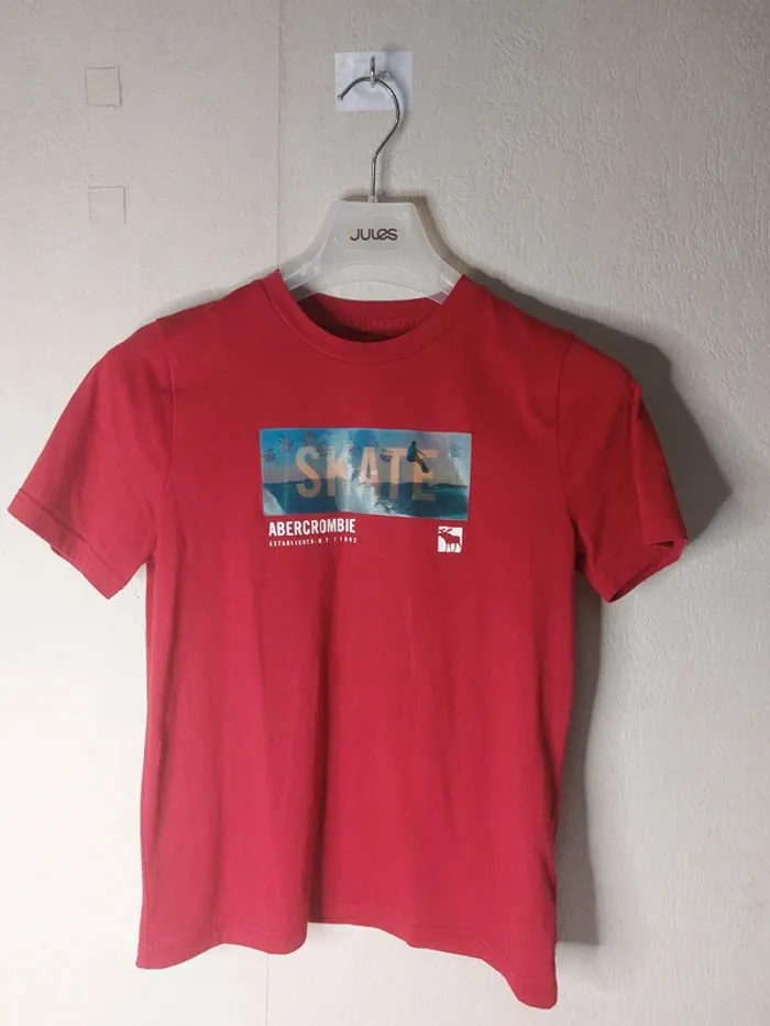 Tee-shirt rouge imprimé " Abercrombie kids"