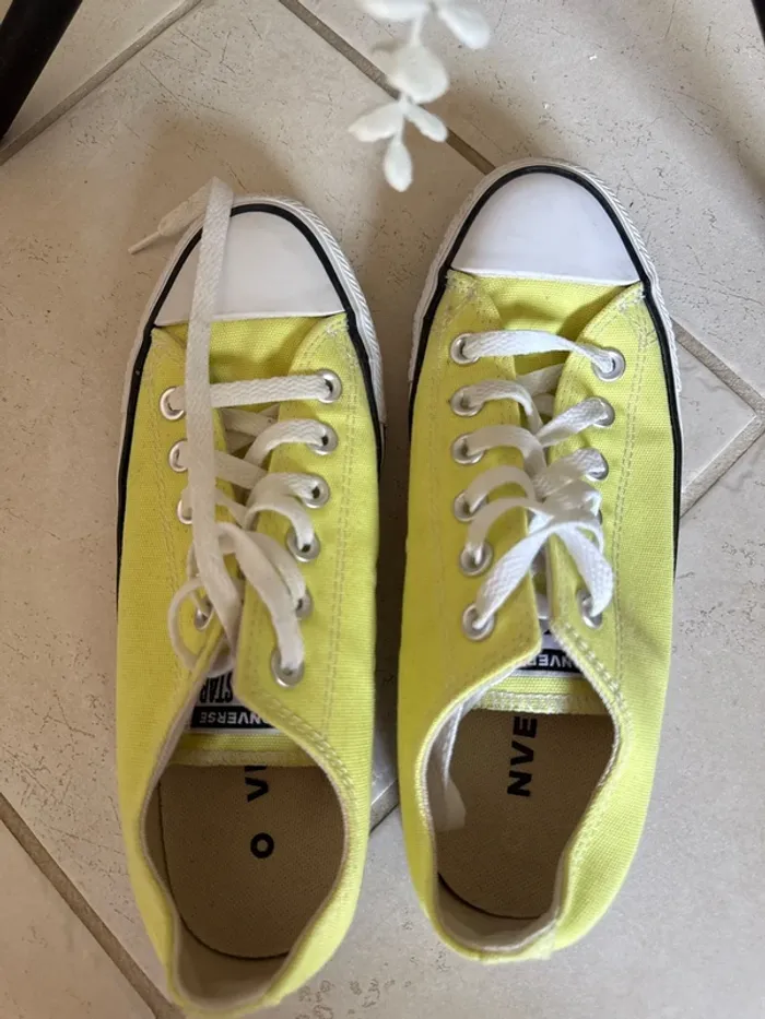 Très jolies baskets basses jaune vif femme 38 - photo numéro 4