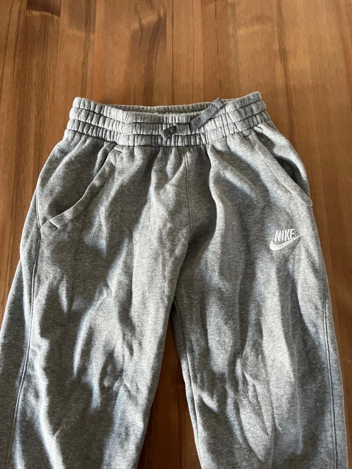 Jogging gris Nike garçon taille M 137-147 cm - photo numéro 4