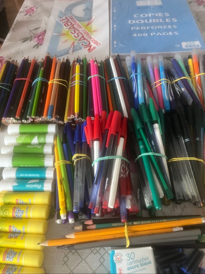 Lot de fournitures scolaires - photo numéro 4