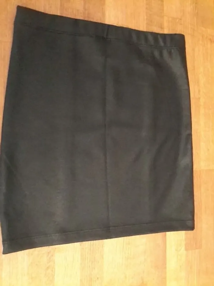 Jupe crayon noire / Pimkie / Taille 36 / très bon état - photo numéro 3