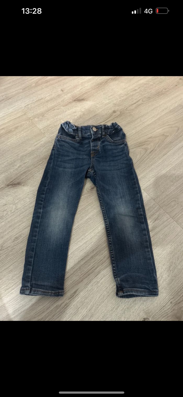 Jean effet délavé aux cuisses