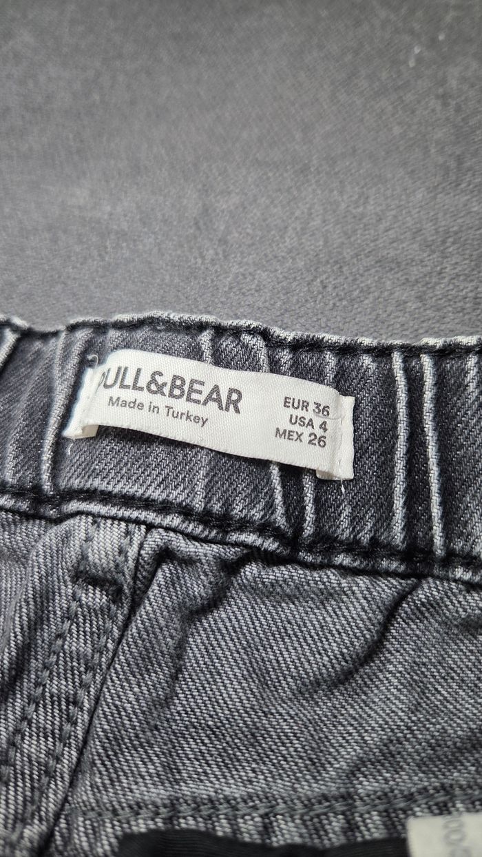 Short en jean noir Pull&Bear taille 36 - photo numéro 2