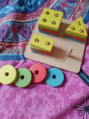 Formes à empiler et triée en bois