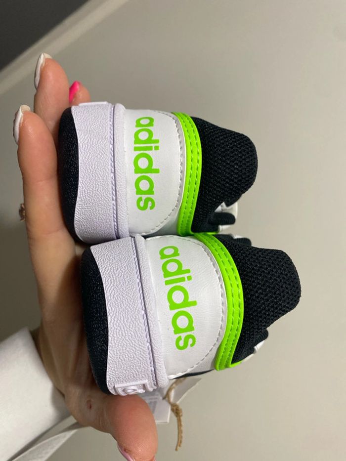 Basket adidas taille 22 neuve - photo numéro 3