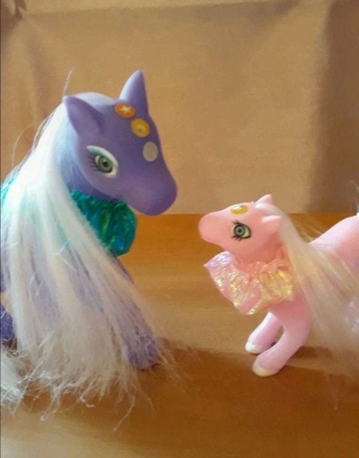 Lot de 2 poneys avec colliers brillants - photo numéro 3