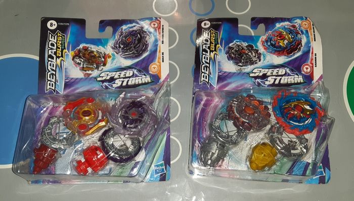 2 lots de 2 toupies Beyblade speed storm Hasbro