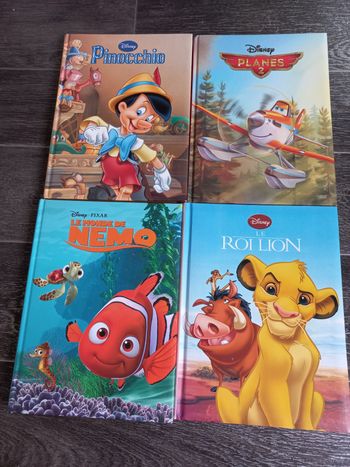Lot 4 livres disney le roi lion pinocchio nemo planes