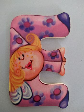 Lettre E rose en bois