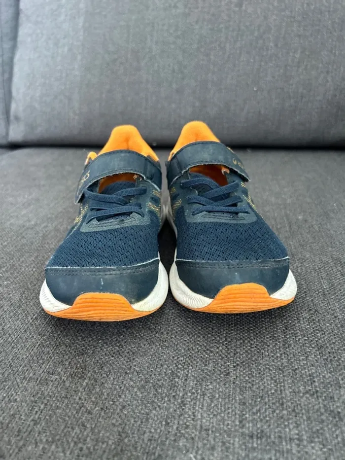 Chaussures de course à pied,basket de course à pied garçon, asics, taille 31,5 très bon état - photo numéro 2