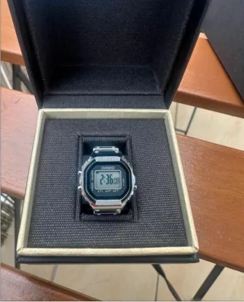 Casio ring CRW-001 (montre-bague)