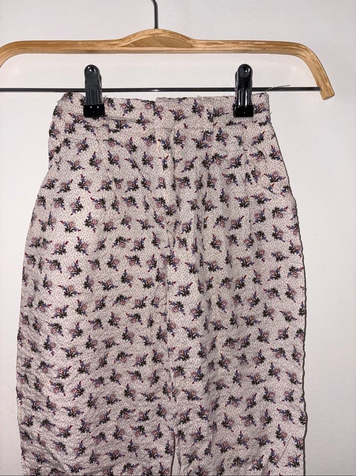 Pantalon Zara taille 6 ans fleuri en très bon état. - photo numéro 2